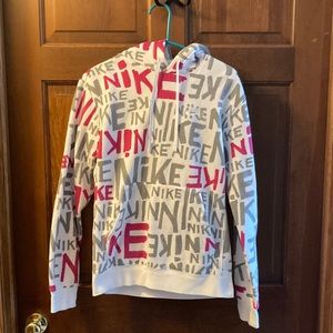 Women’s Nike sweatshirt- like new!